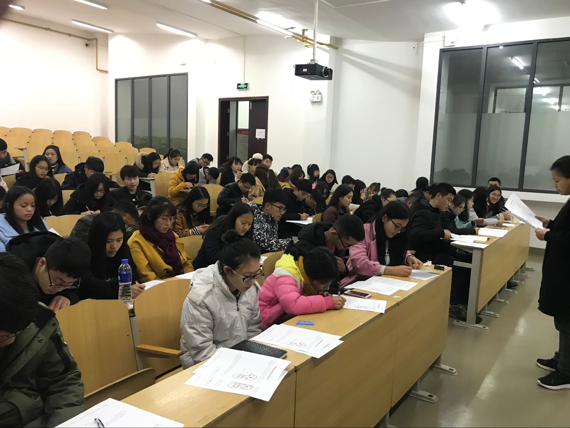 湖北民族學(xué)院召開期末考風(fēng)考紀(jì)教育班會(huì)