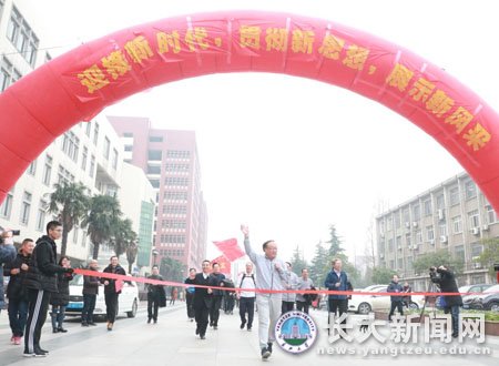 健康長大 長江大學(xué)2018年迎新健康跑快樂開跑