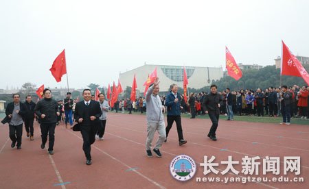 健康長大 長江大學(xué)2018年迎新健康跑快樂開跑